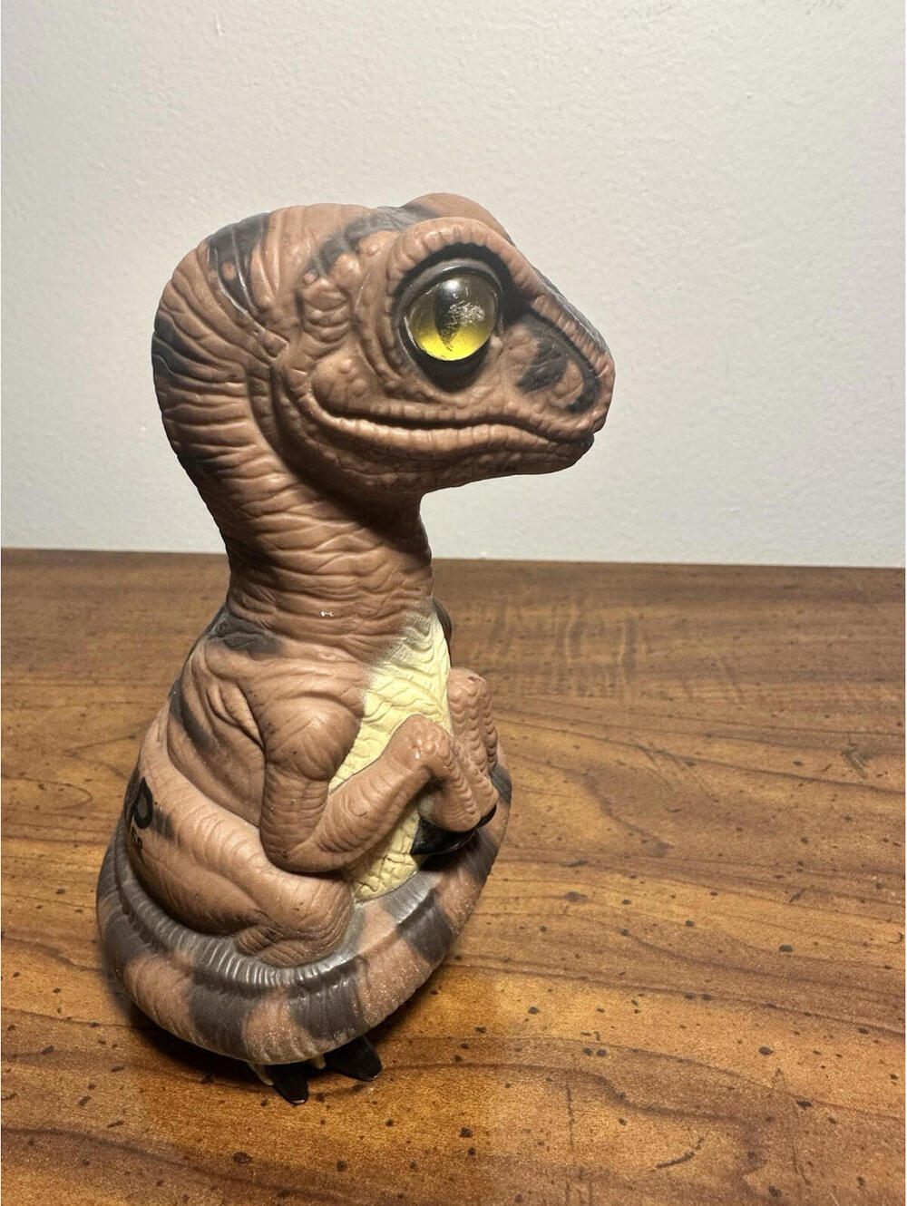 Vintage 1996 Jurassic Park Hatchling Toy RAPTOR 🦖